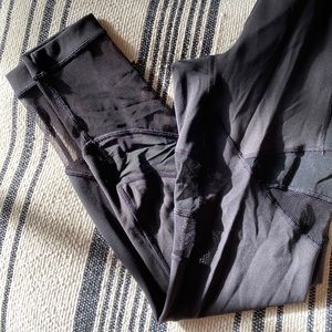 Lululemon mesh cut-out legging